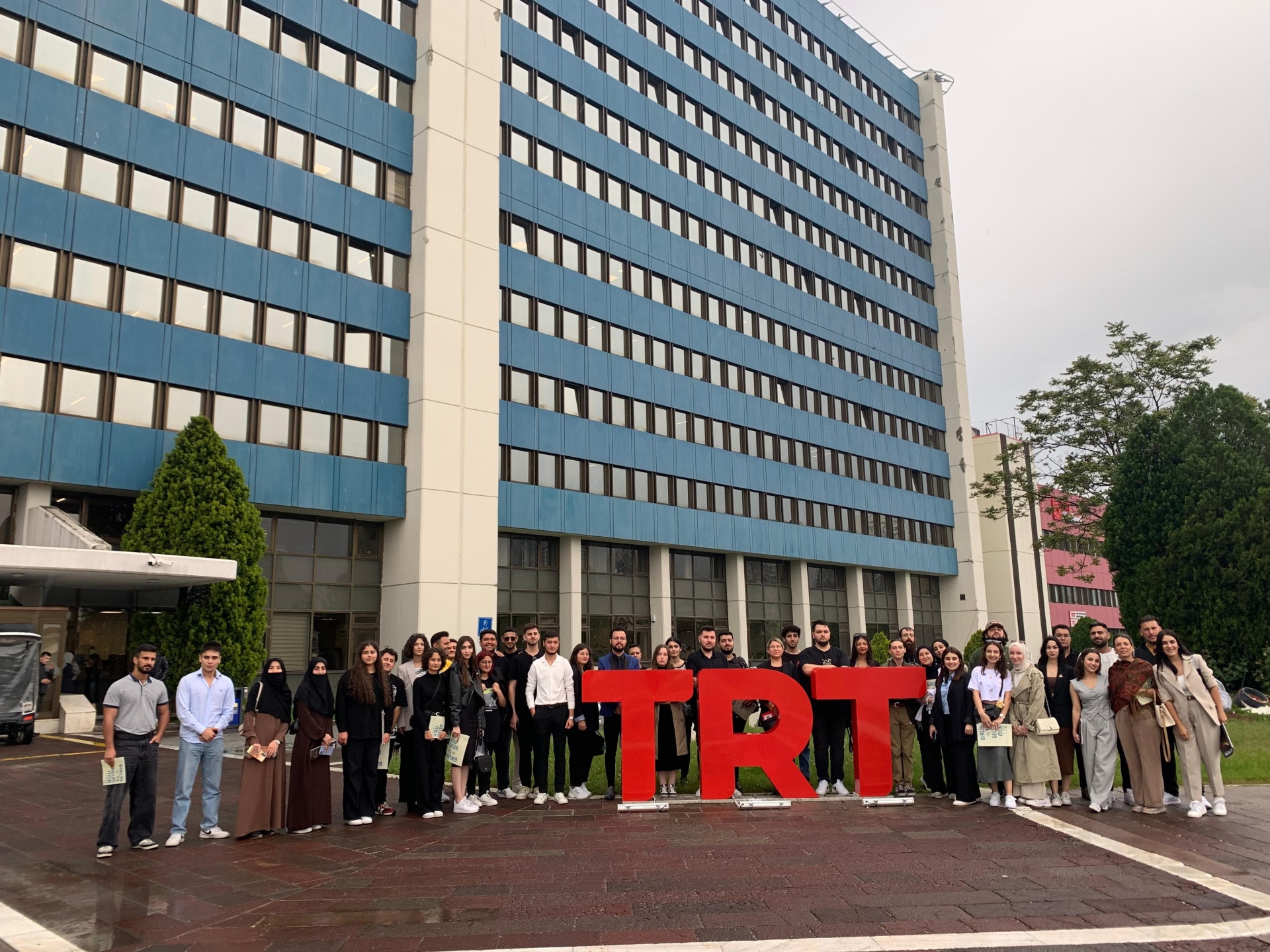 Meslek Yüksekokulumuz Radyo ve Televizyon Programcılığı Öğrencilerinden  TRT’ye Ziyaret